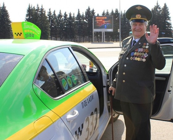 В День Победы «ТаксовичкоФ» будет возить ветеранов бесплатно и раздаст всем клиентам георгиевские ленты