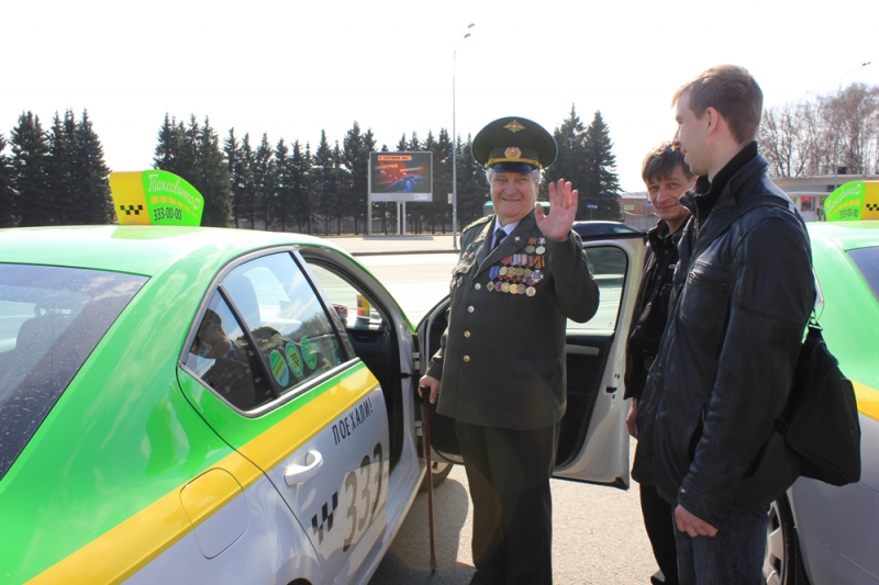 «ТаксовичкоФ» стал участником автомарша «Звезда нашей Великой Победы»