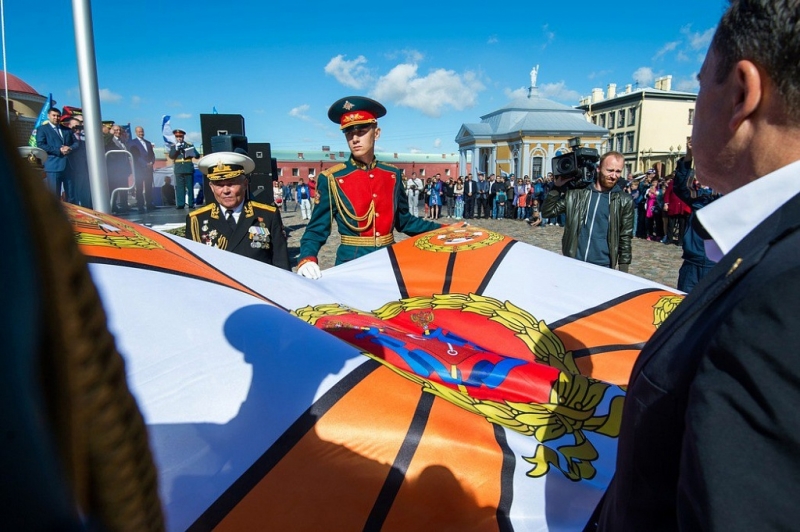 «ГрузовичкоФ» и «ТаксовичкоФ» поздравили ветеранов с Днем российской гвардии 