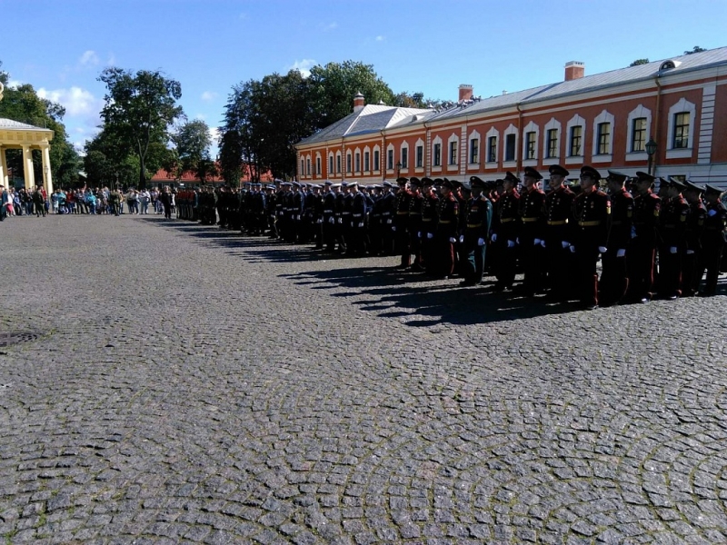 «ГрузовичкоФ» и «ТаксовичкоФ» поздравили ветеранов с Днем российской гвардии 