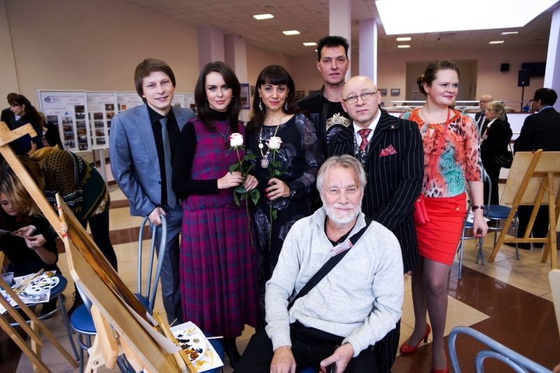 «ТаксовичкоФ» поддержал благотворительный проект «Рисунок с известными людьми»